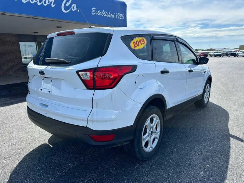 Ford Escape Vehicle Full-screen Gallery Image 03