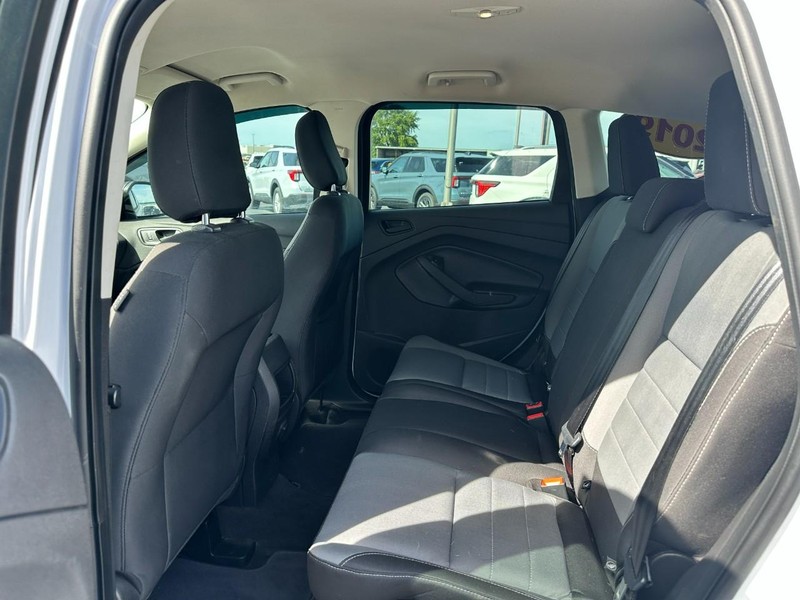 Ford Escape Vehicle Full-screen Gallery Image 10
