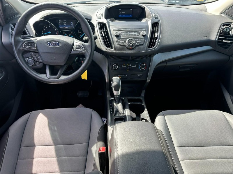 Ford Escape Vehicle Full-screen Gallery Image 11