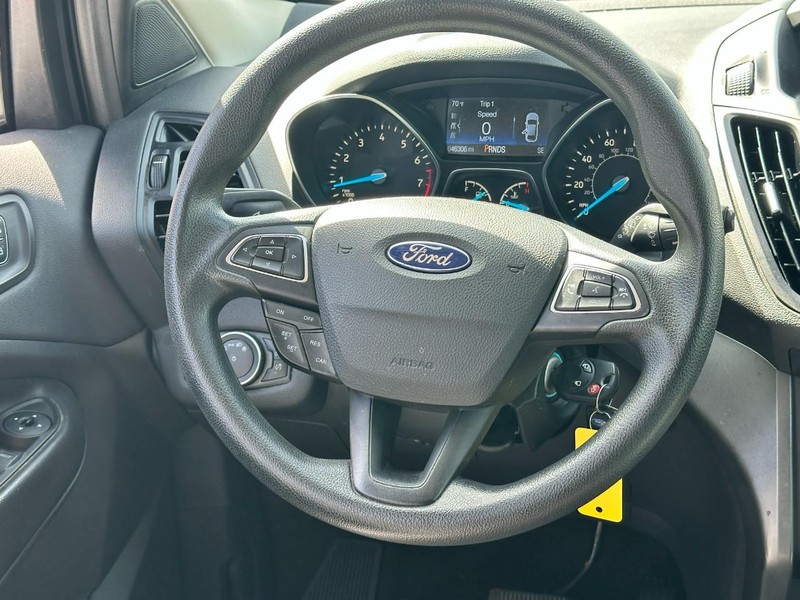 Ford Escape Vehicle Full-screen Gallery Image 12