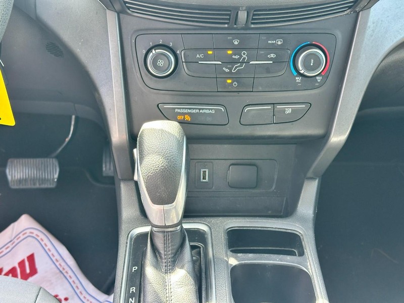 Ford Escape Vehicle Full-screen Gallery Image 14