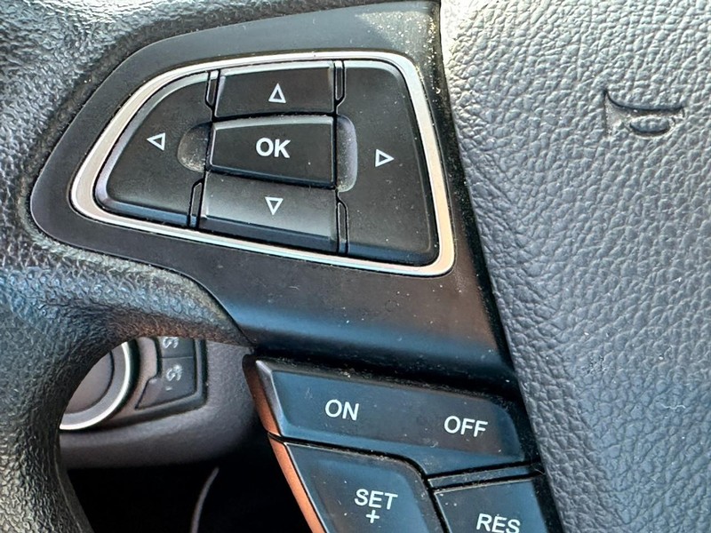 Ford Escape Vehicle Full-screen Gallery Image 18