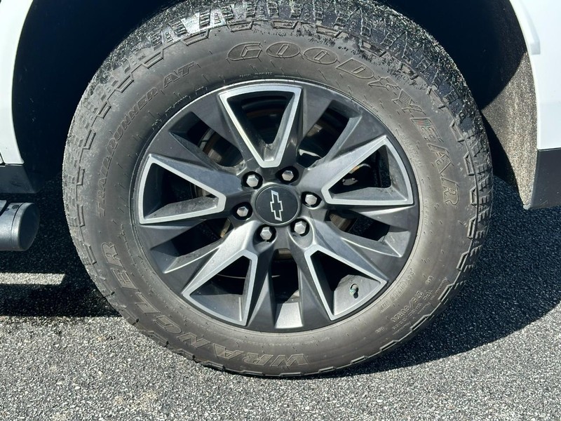 Chevrolet Tahoe Vehicle Full-screen Gallery Image 06
