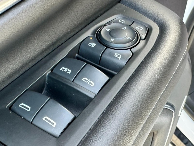 Chevrolet Tahoe Vehicle Full-screen Gallery Image 18