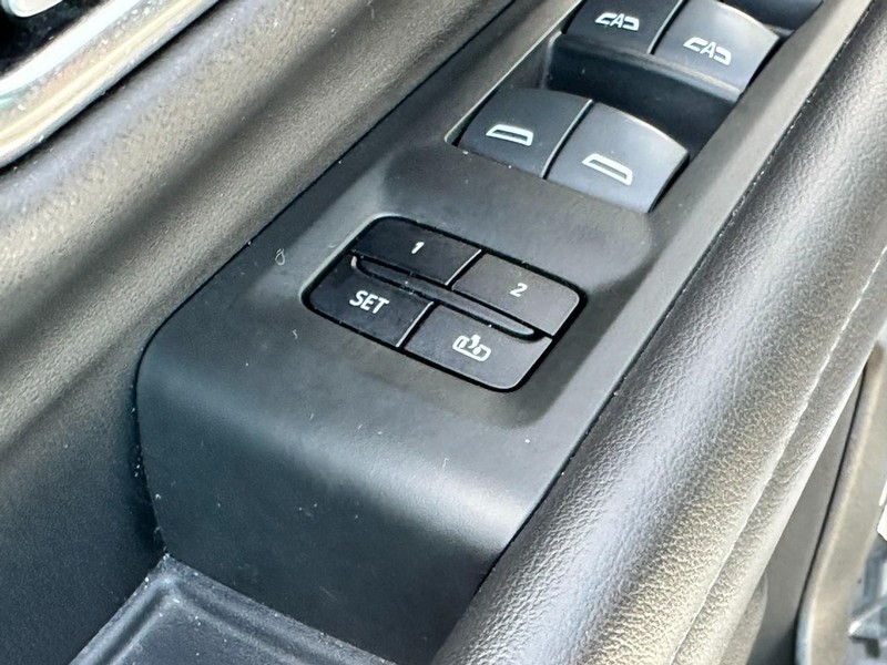 Chevrolet Tahoe Vehicle Full-screen Gallery Image 19