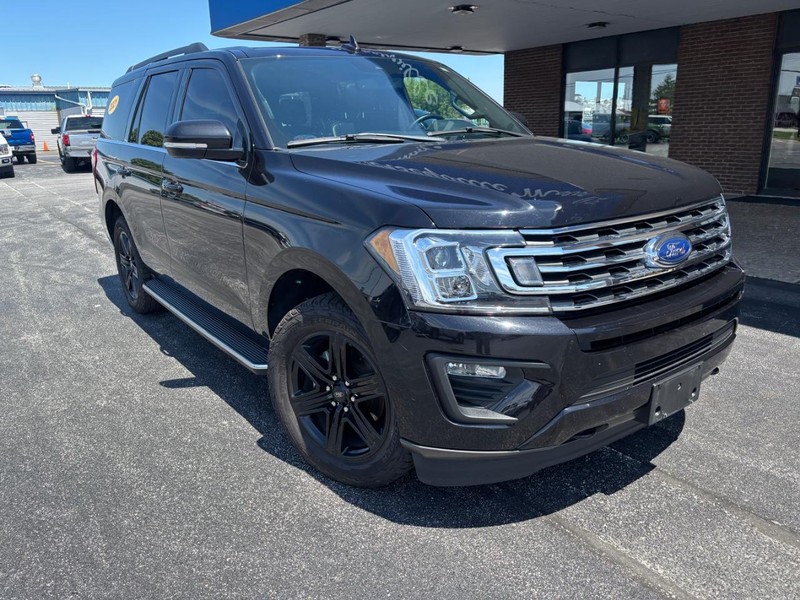 Ford Expedition Vehicle Full-screen Gallery Image 02