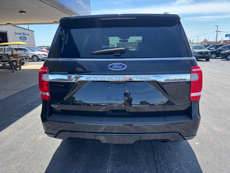 Ford Expedition Vehicle Full-screen Gallery Image 04