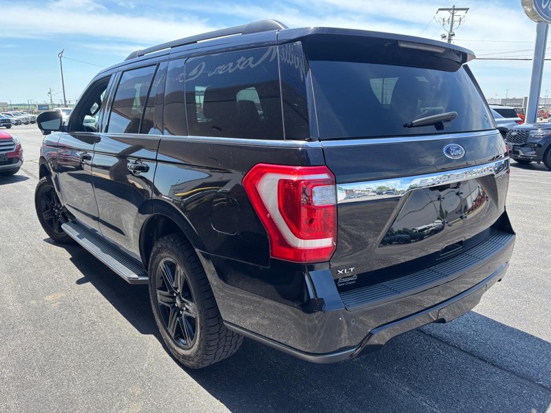 Ford Expedition Vehicle Full-screen Gallery Image 05