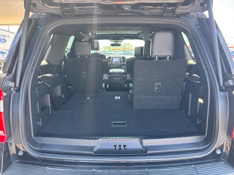 Ford Expedition Vehicle Full-screen Gallery Image 06