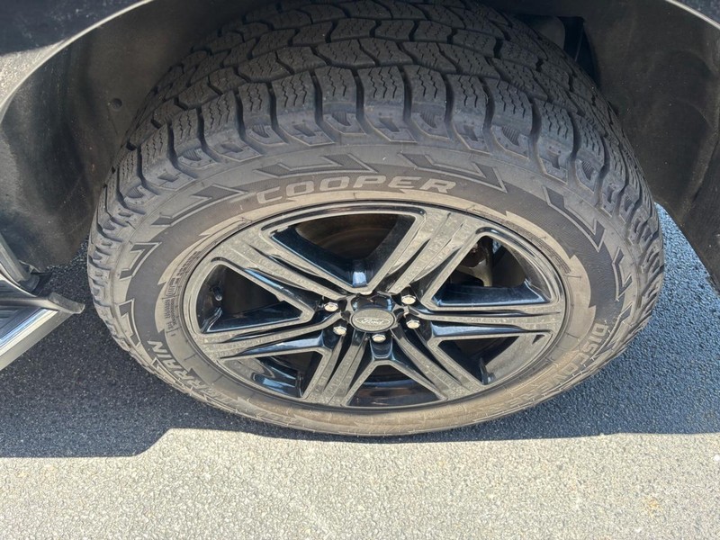 Ford Expedition Vehicle Full-screen Gallery Image 07