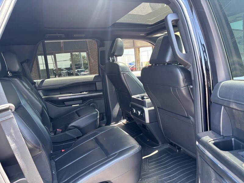 Ford Expedition Vehicle Full-screen Gallery Image 09