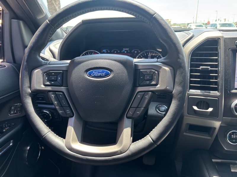 Ford Expedition Vehicle Full-screen Gallery Image 11