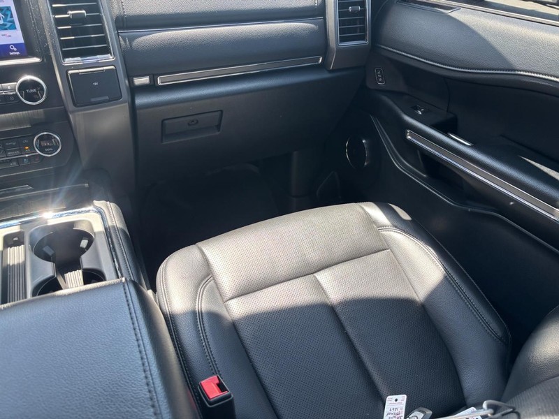 Ford Expedition Vehicle Full-screen Gallery Image 13