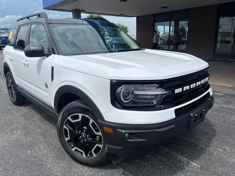 Ford Bronco Sport Vehicle Full-screen Gallery Image 02