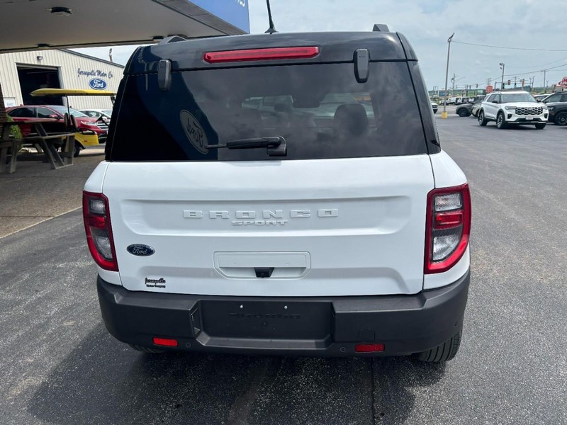 Ford Bronco Sport Vehicle Full-screen Gallery Image 04
