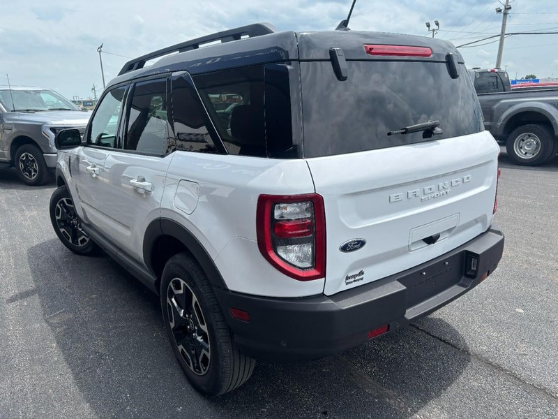 Ford Bronco Sport Vehicle Full-screen Gallery Image 05