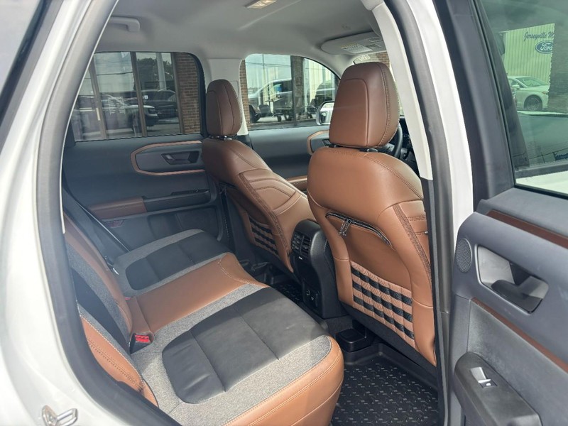 Ford Bronco Sport Vehicle Full-screen Gallery Image 09