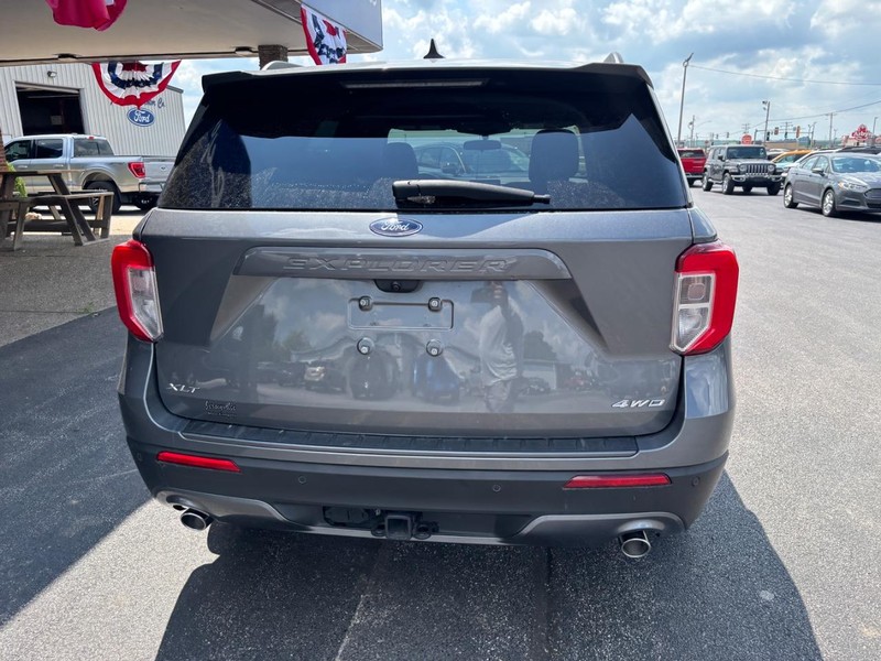 Ford Explorer Vehicle Full-screen Gallery Image 04