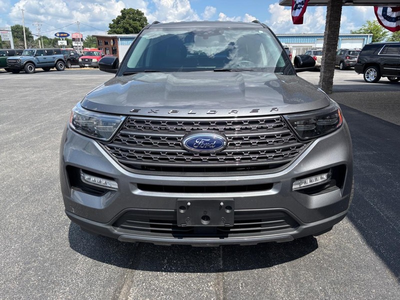 Ford Explorer Vehicle Full-screen Gallery Image 08