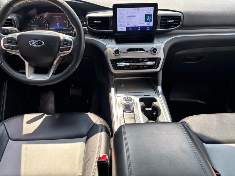 Ford Explorer Vehicle Full-screen Gallery Image 10
