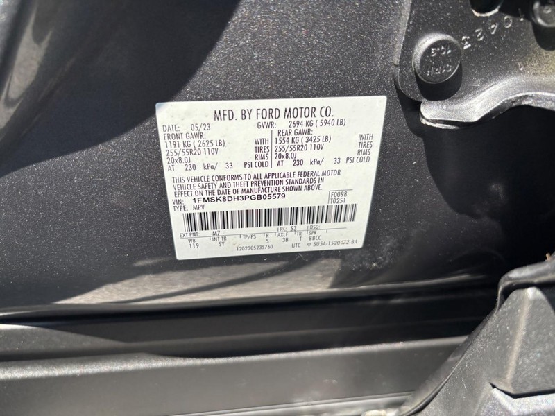 Ford Explorer Vehicle Full-screen Gallery Image 16