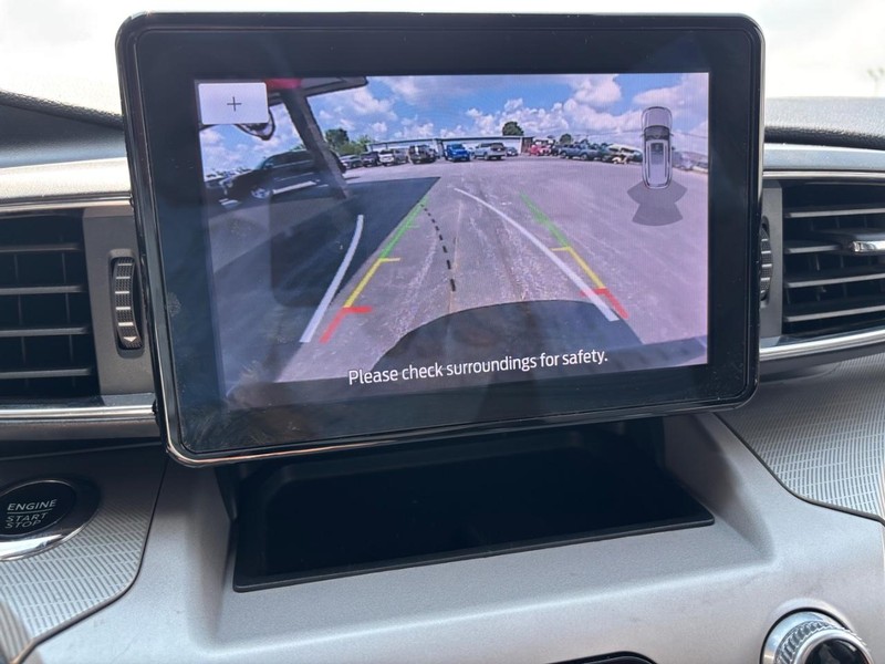 Ford Explorer Vehicle Full-screen Gallery Image 18