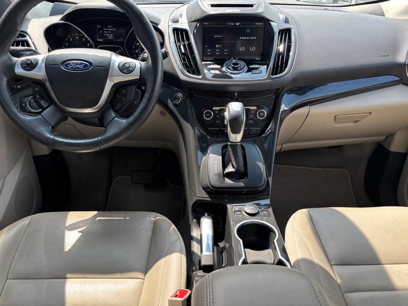 Ford Escape Vehicle Full-screen Gallery Image 10