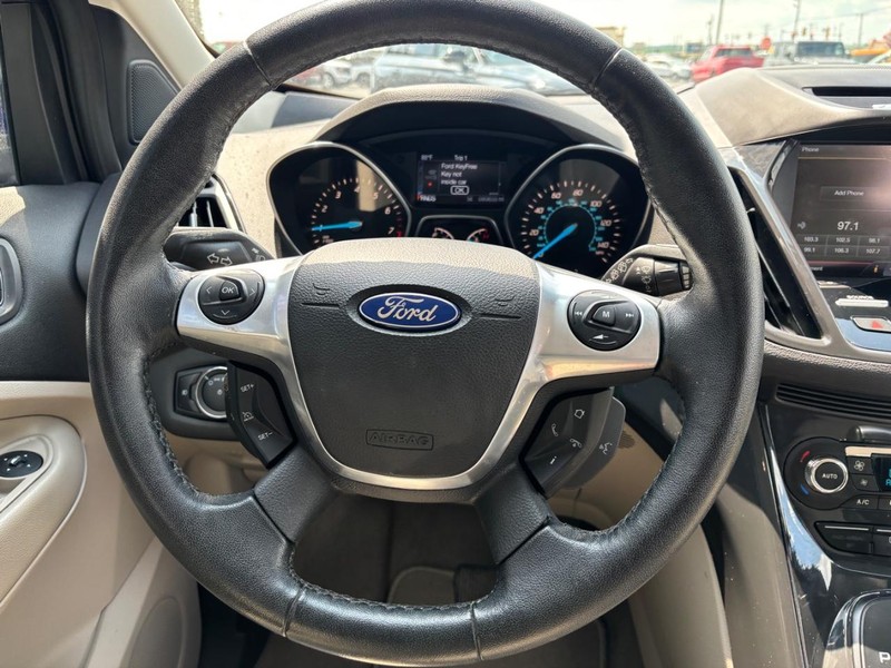 Ford Escape Vehicle Full-screen Gallery Image 11