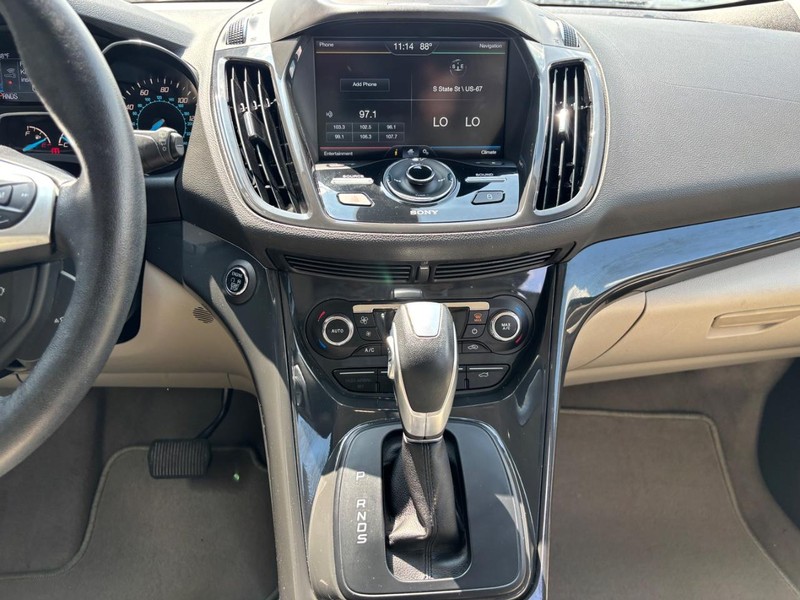 Ford Escape Vehicle Full-screen Gallery Image 12