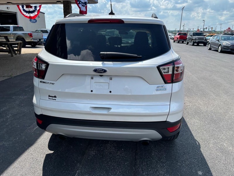 Ford Escape Vehicle Full-screen Gallery Image 04