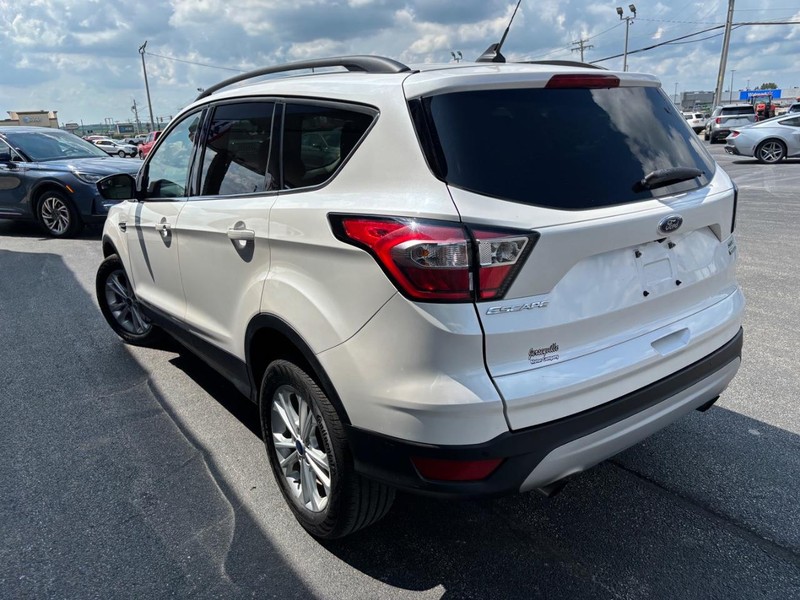 Ford Escape Vehicle Full-screen Gallery Image 05