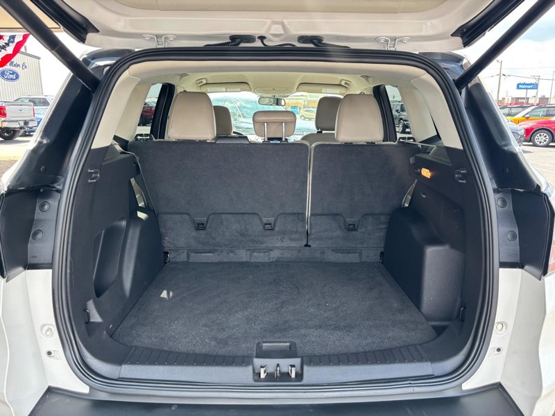 Ford Escape Vehicle Full-screen Gallery Image 06