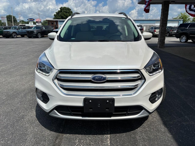 Ford Escape Vehicle Full-screen Gallery Image 08