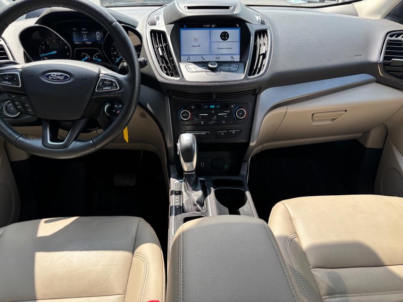 Ford Escape Vehicle Full-screen Gallery Image 10
