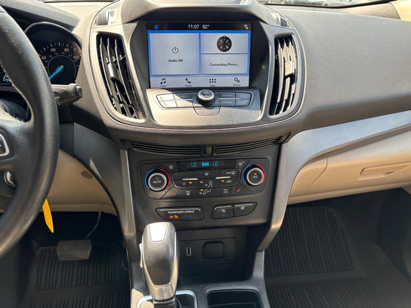 Ford Escape Vehicle Full-screen Gallery Image 12
