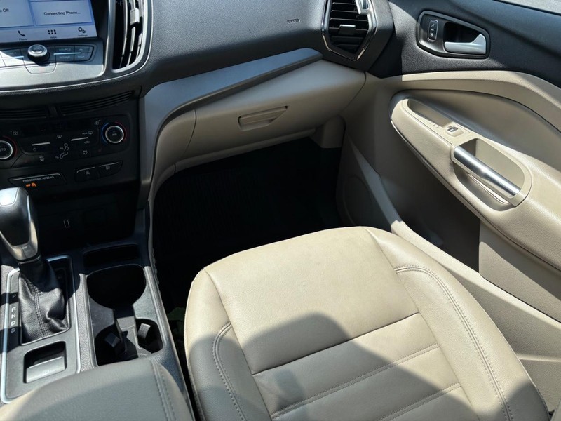 Ford Escape Vehicle Full-screen Gallery Image 13