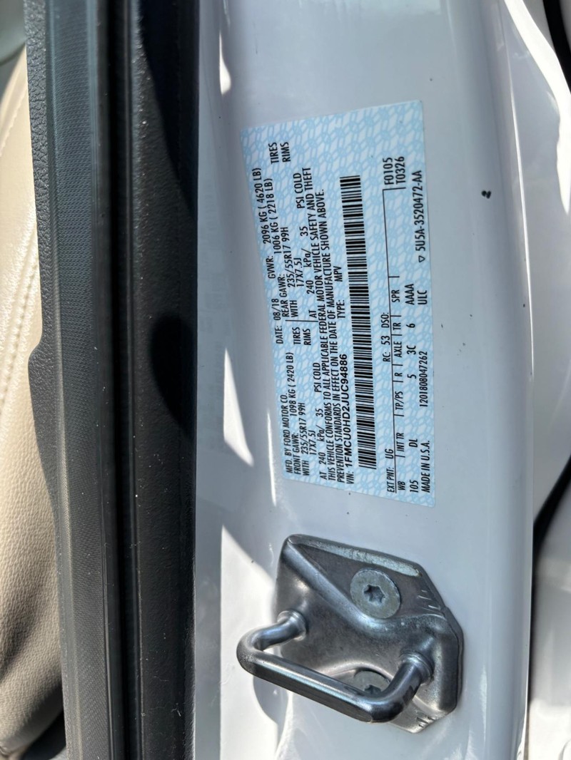 Ford Escape Vehicle Full-screen Gallery Image 16