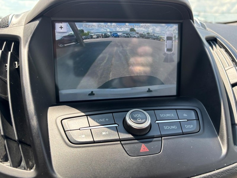 Ford Escape Vehicle Full-screen Gallery Image 18