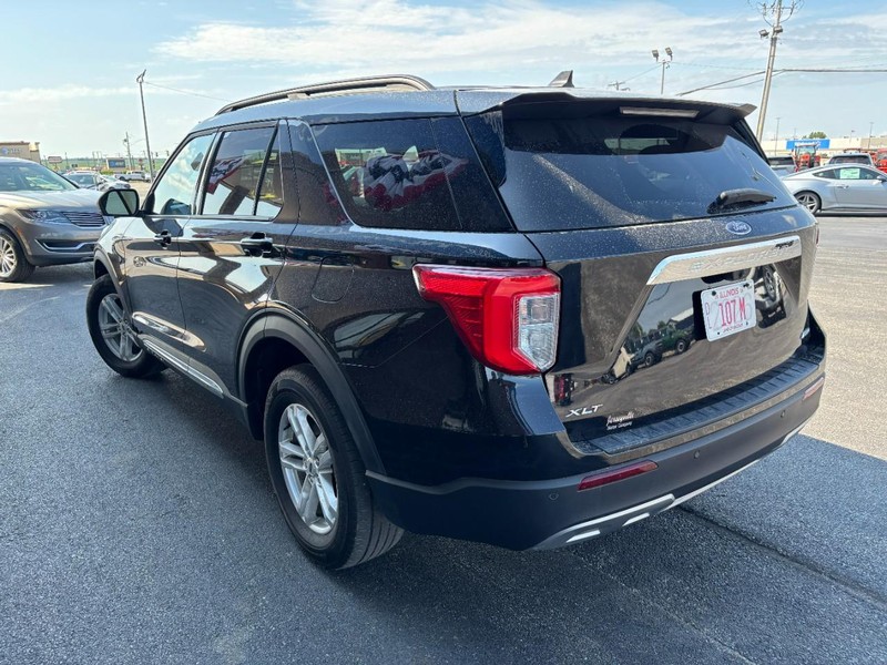 Ford Explorer Vehicle Full-screen Gallery Image 05