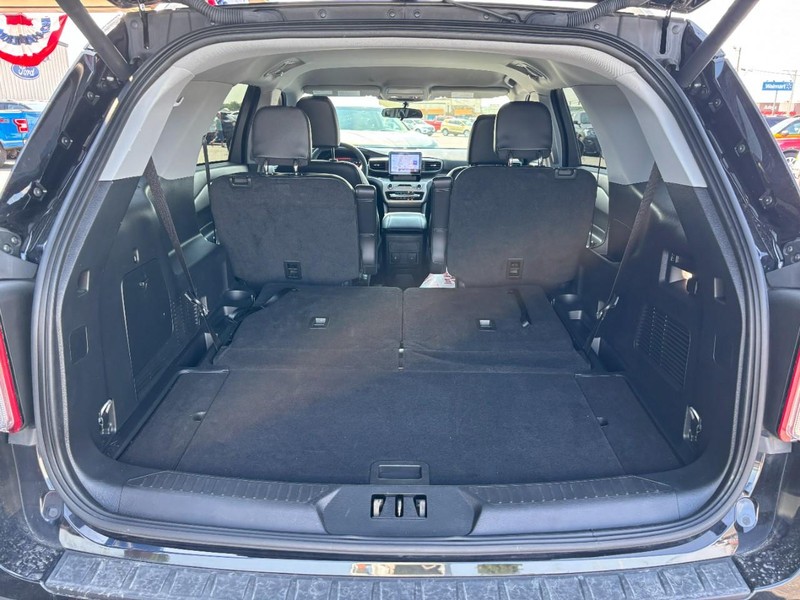 Ford Explorer Vehicle Full-screen Gallery Image 06