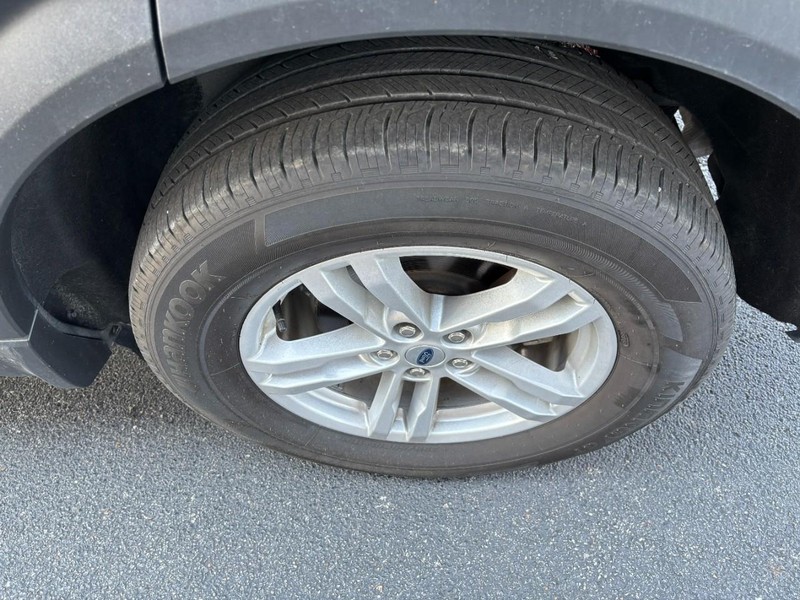Ford Explorer Vehicle Full-screen Gallery Image 07