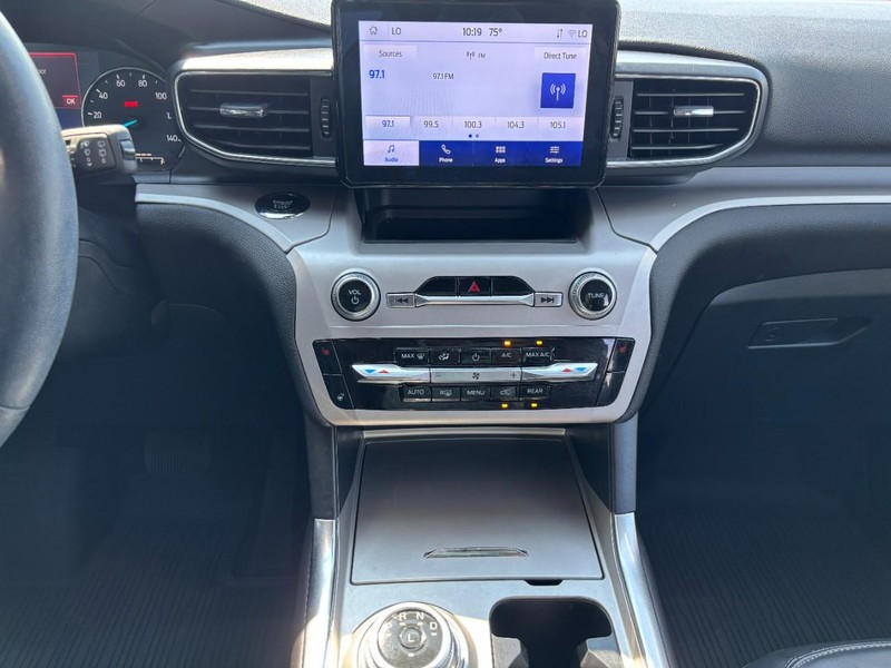 Ford Explorer Vehicle Full-screen Gallery Image 12
