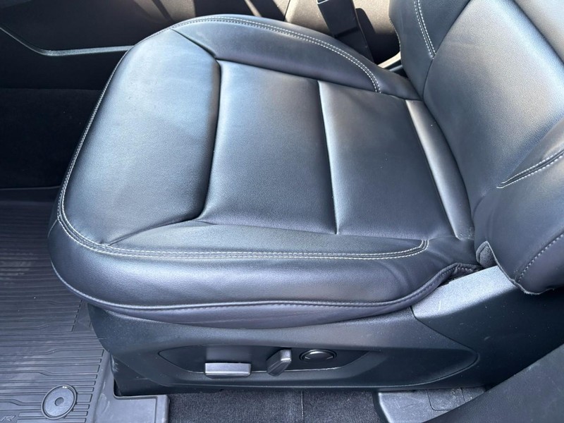 Ford Explorer Vehicle Full-screen Gallery Image 15