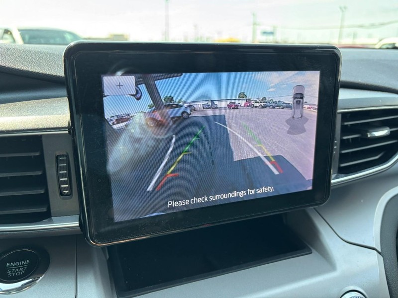 Ford Explorer Vehicle Full-screen Gallery Image 18