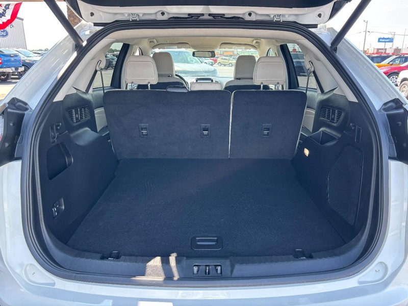 Ford Edge Vehicle Full-screen Gallery Image 06