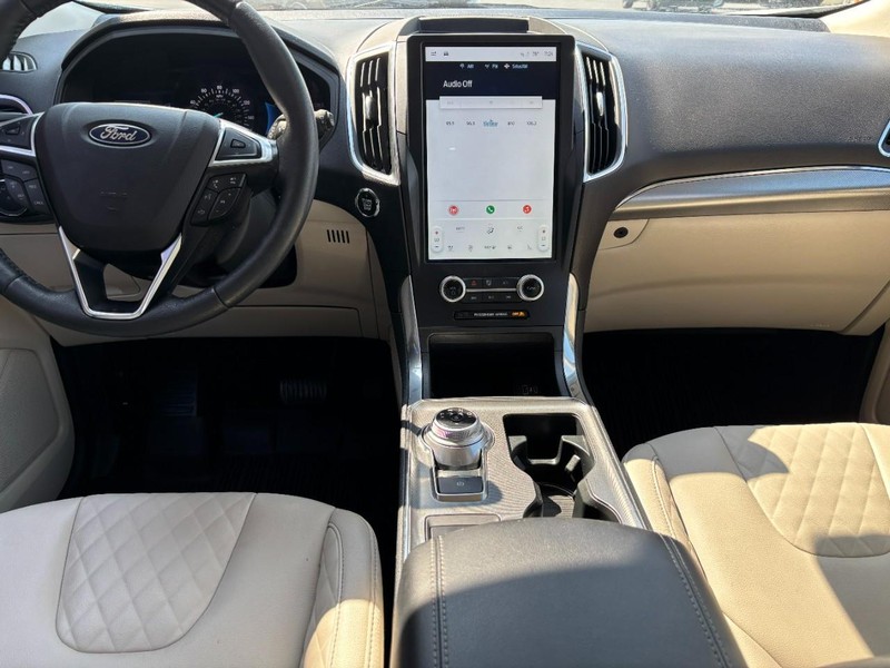 Ford Edge Vehicle Full-screen Gallery Image 10