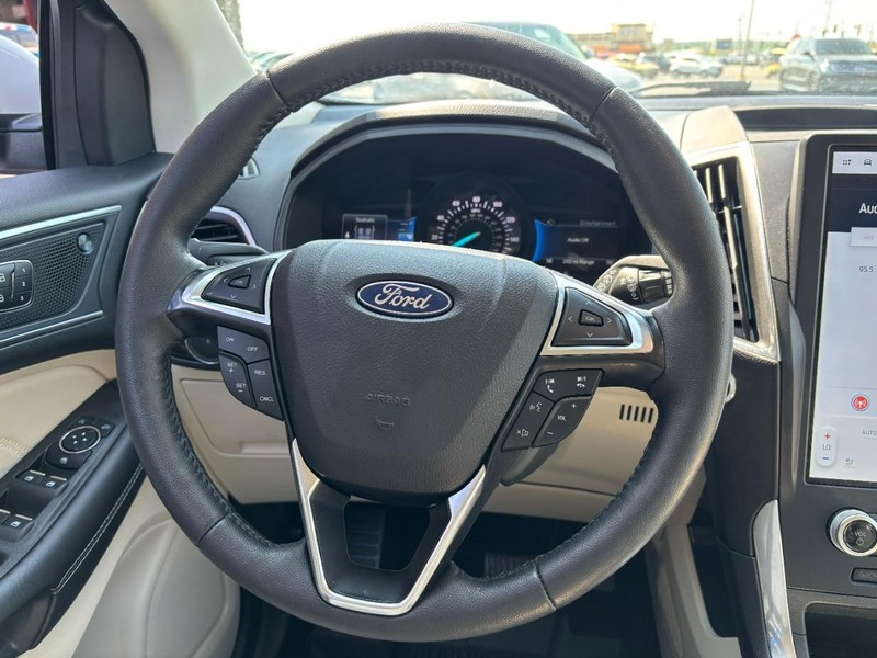 Ford Edge Vehicle Full-screen Gallery Image 11