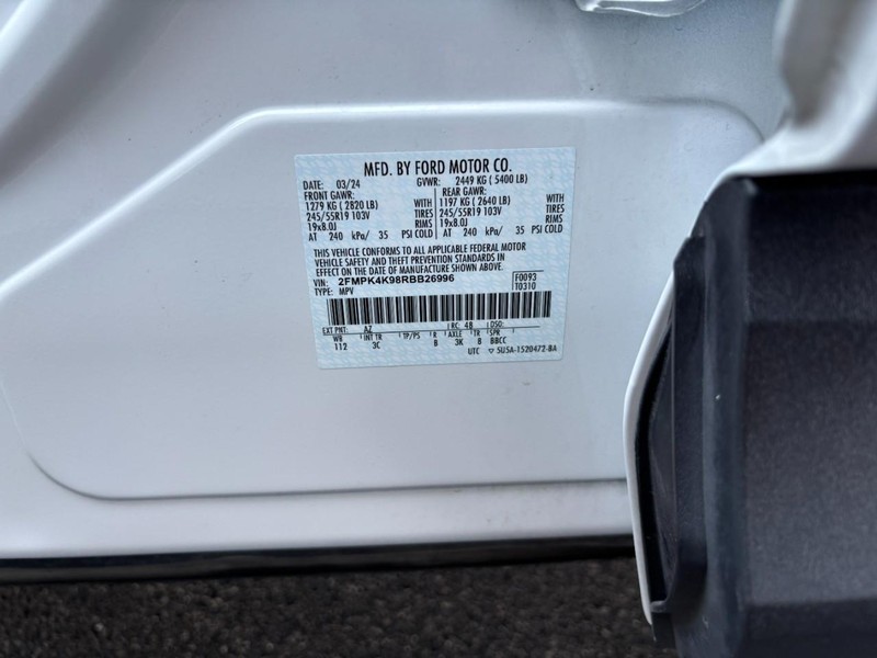 Ford Edge Vehicle Full-screen Gallery Image 16