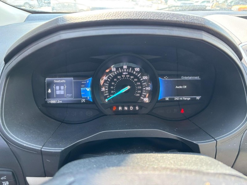 Ford Edge Vehicle Full-screen Gallery Image 17