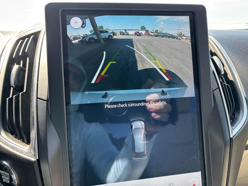 Ford Edge Vehicle Full-screen Gallery Image 18